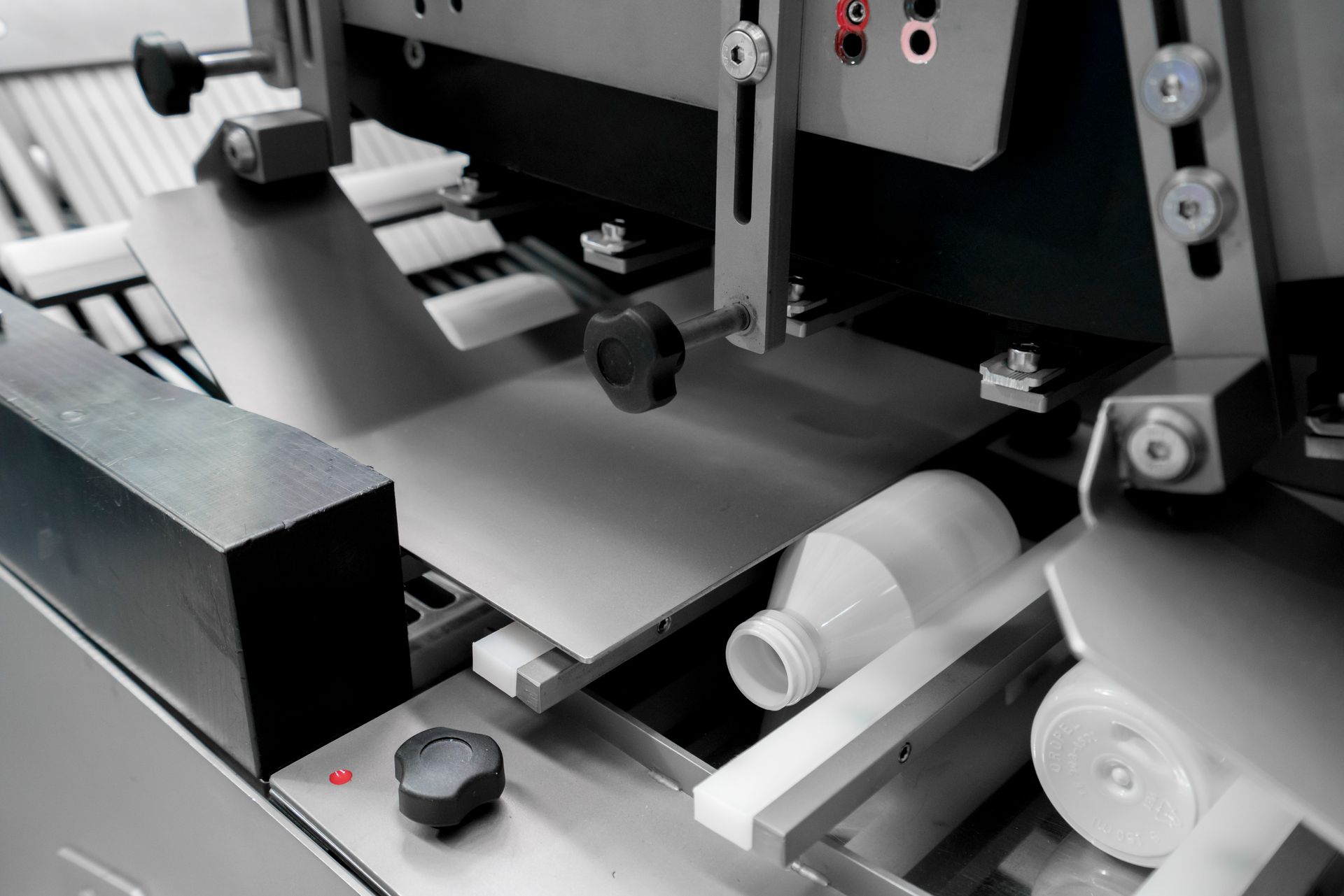 Compact bottle unscramblers: optimizing space in ERN Laboratories
